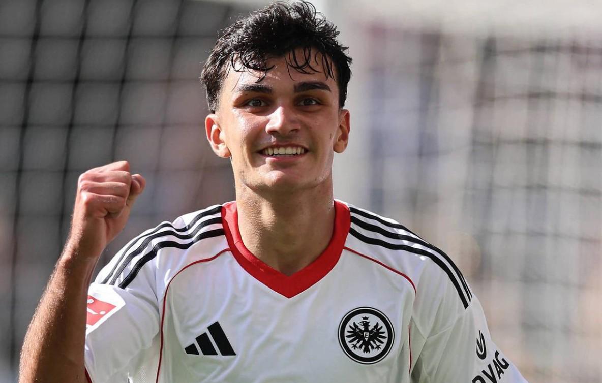 pg游戏app-跟队：尤文密切关注詹乌尊，法兰克福对球员估价超7000万欧